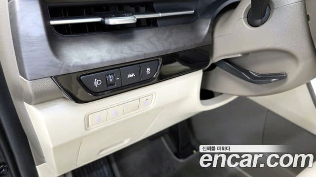 Kia Carnival 2023 — Şəkil 18/20