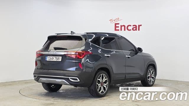 Kia Seltos 2022 — ფოტო 2/20