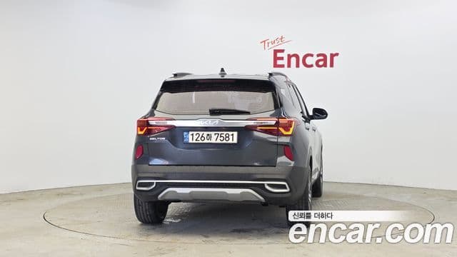 Kia Seltos 2022 — ფოტო 4/20