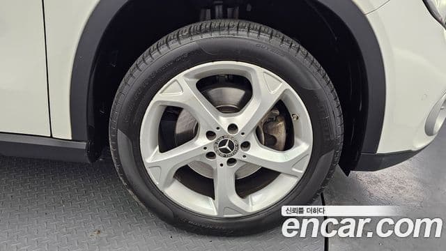 Mercedes-Benz GLA-Class 2018 — Şəkil 13/30