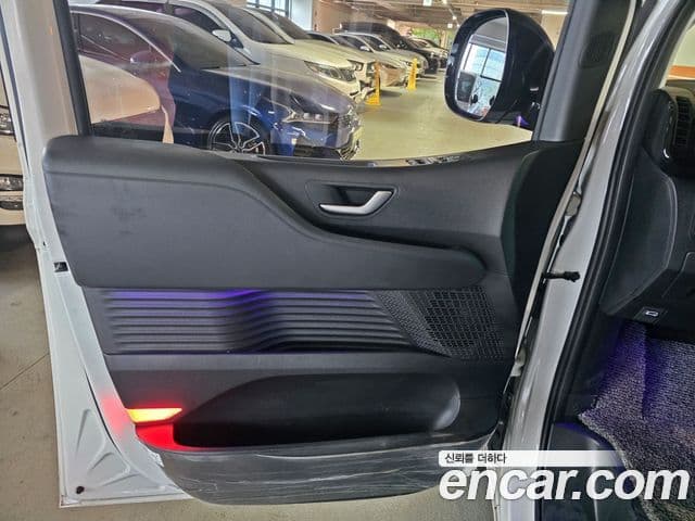 Hyundai Staria 2024 — ფოტო 19/20