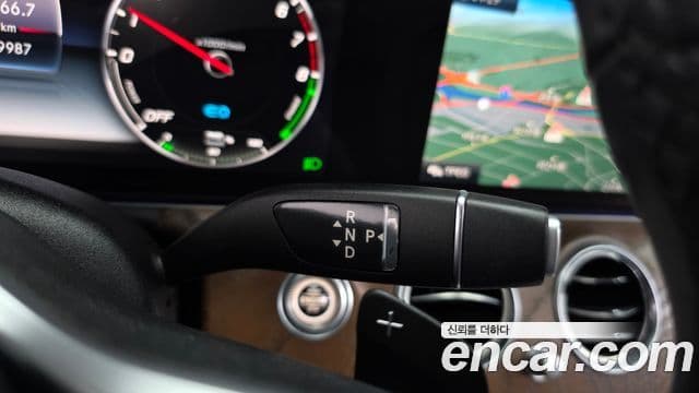 Mercedes-Benz E-Class 2019 — фото 8 из 20