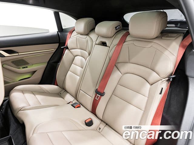 Porsche Taycan 2023 — Photo 13/19