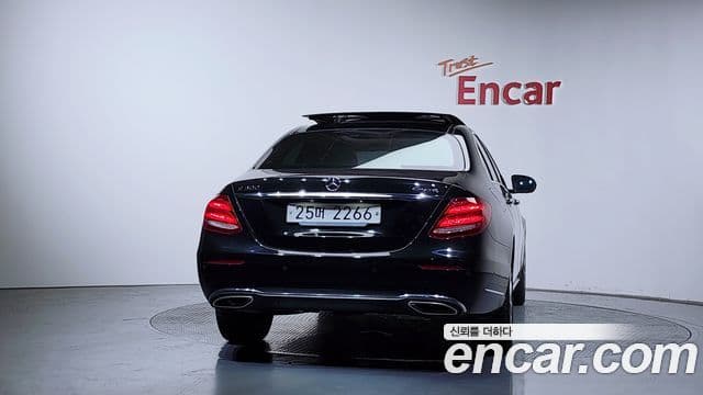 Mercedes-Benz E-Class 2019 — Фото 4/20
