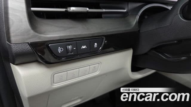 Kia Carnival 2021 — ფოტო 13/20