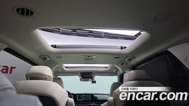 Kia Carnival 2021 — ფოტო 19/20