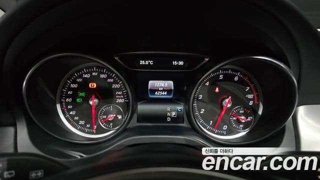 Mercedes-Benz GLA-Class 2018 — Şəkil 8/20