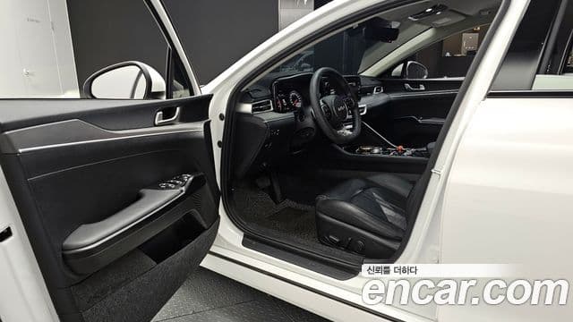 Kia K5 2022 — Şəkil 10/20