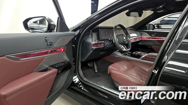 BMW 7 Series 2024 — фото 10 из 20