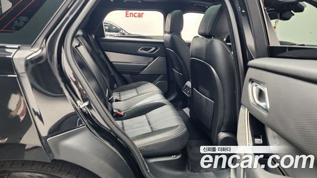 Land Rover Range Rover Velar 2021 — Photo 14/39