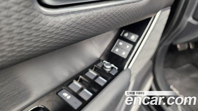 Land Rover Range Rover Velar 2021 — Photo 15/39