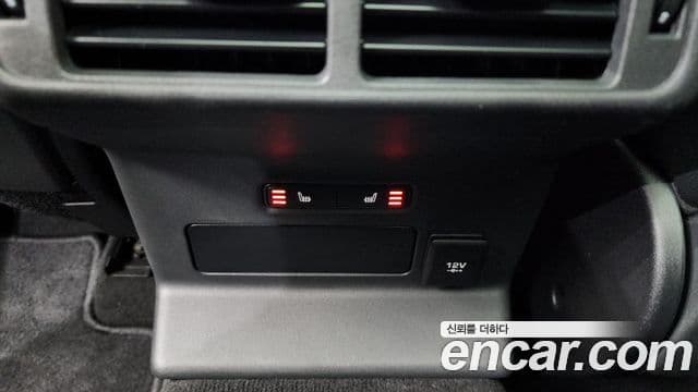 Land Rover Range Rover Velar 2021 — Photo 6/39