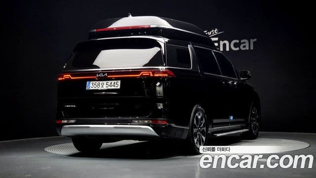 Kia Carnival 2023 — фото 2 из 20