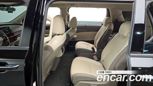 Kia Carnival 2025 — фото 15 из 20