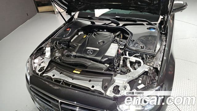 Mercedes-Benz E-Class 2022 — ფოტო 6/20