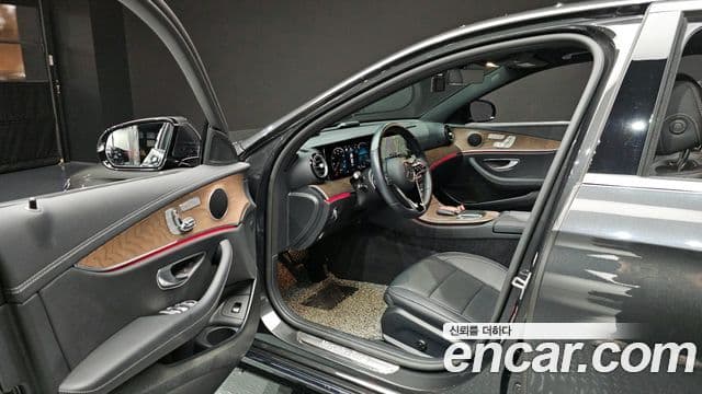 Mercedes-Benz E-Class 2022 — ფოტო 10/20