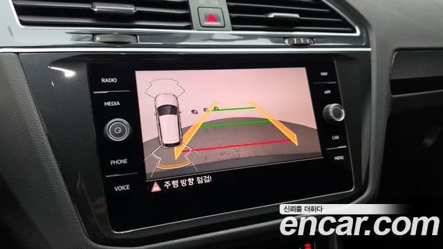 Volkswagen Tiguan 2021 — Photo 27/30