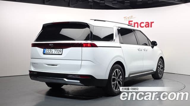 Kia Carnival 2021 — ფოტო 2/20