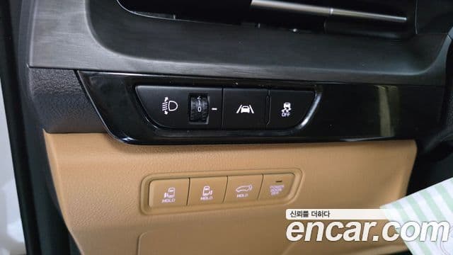 Kia Carnival 2021 — ფოტო 13/20