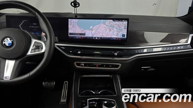 BMW X7 2024 — Photo 30/34