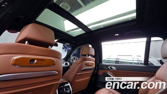 BMW X7 2024 — Photo 8/34