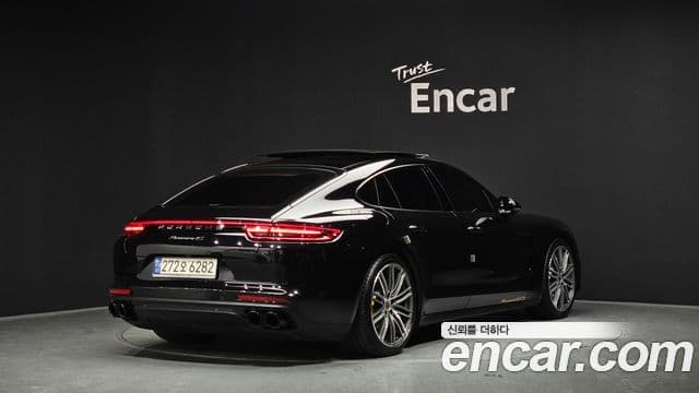 Porsche Panamera 2018 — ფოტო 2/20