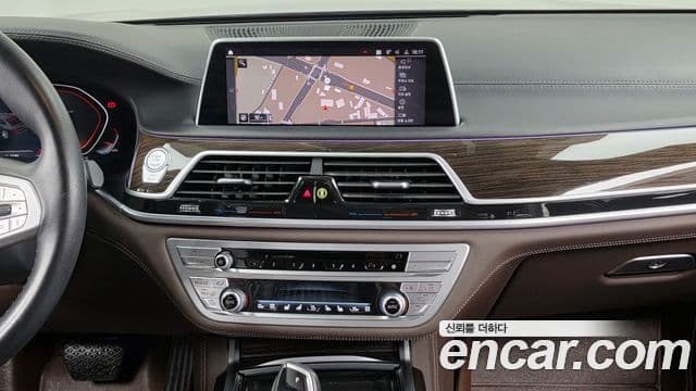 BMW 7 Series 2020 — ფოტო 14/20