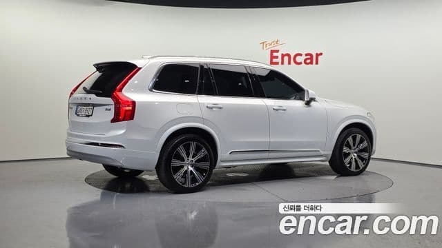 Volvo XC90 2022 — ფოტო 2/20