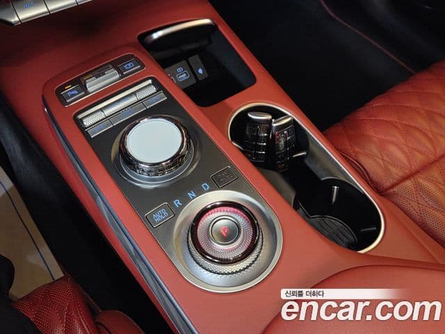Genesis GV70 2023 — ფოტო 15/20