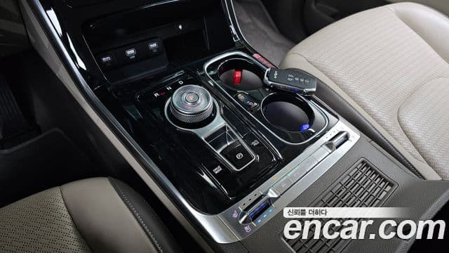Kia Carnival 2022 — фото 9 из 20