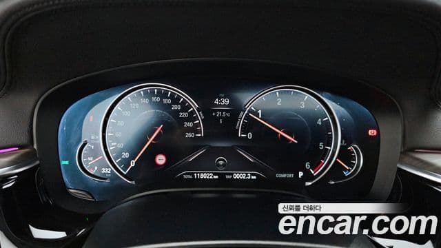 BMW 5 Series 2018 — ფოტო 8/20