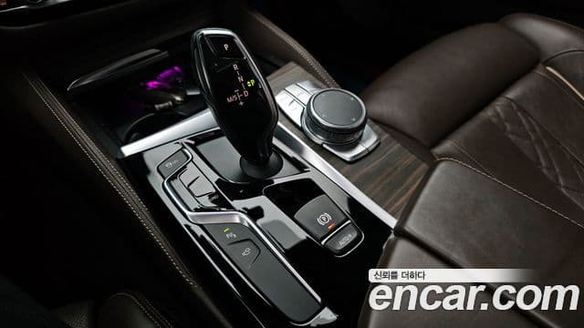 BMW 5 Series 2018 — ფოტო 9/20