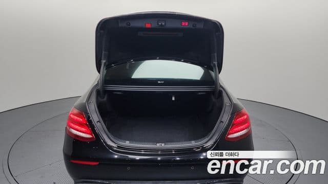 Mercedes-Benz E-Class 2020 — ფოტო 20/20