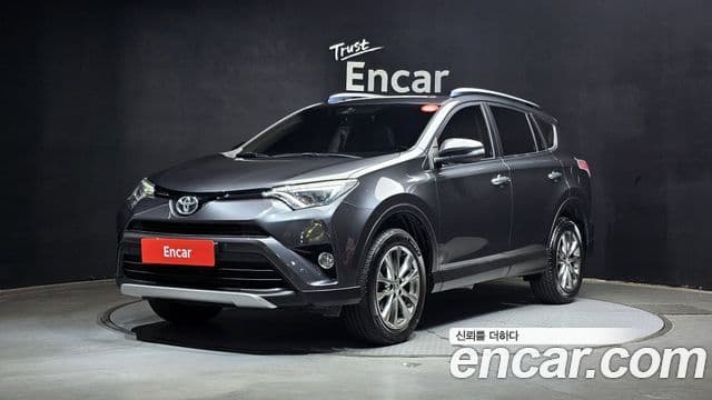 Toyota RAV4 2018 — ფოტო 1/20