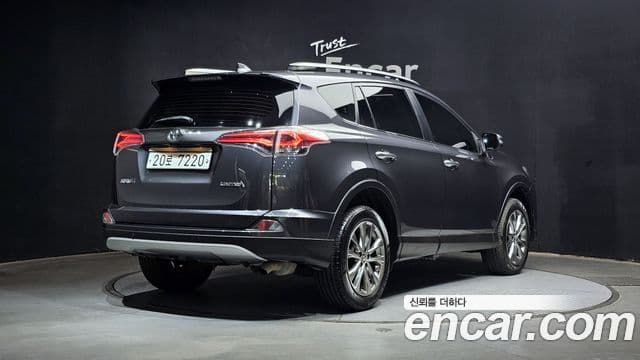 Toyota RAV4 2018 — ფოტო 2/20