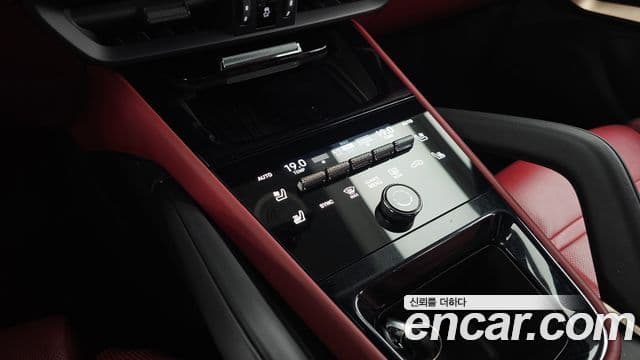 Porsche Cayenne 2023 — Photo 24/32