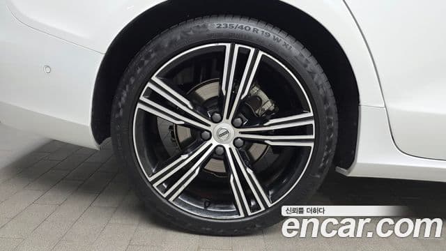 Volvo S60 2021 — Şəkil 5/20