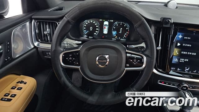 Volvo S60 2019 — Şəkil 13/20