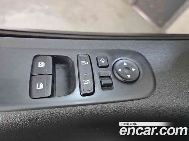 Hyundai Staria 2023 — ფოტო 12/19