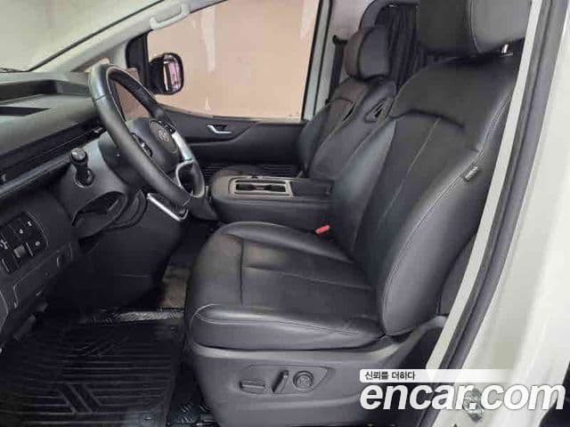 Hyundai Staria 2023 — ფოტო 18/19