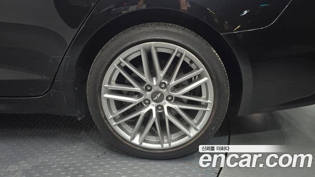 Genesis G70 2019 — Photo 11/34
