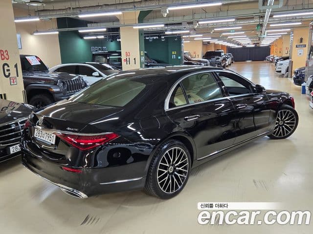 Mercedes-Benz S-Class 2025 — Photo 17/20
