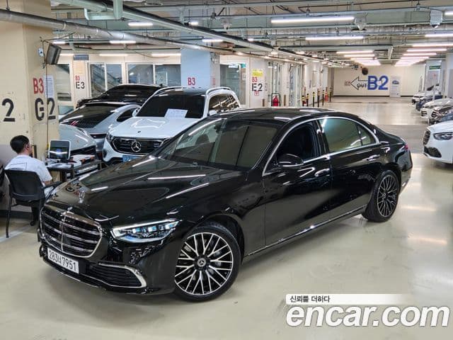 Mercedes-Benz S-Class 2025 — Photo 4/20