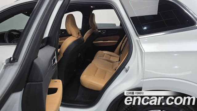 Volvo XC60 2019 — ფოტო 11/20