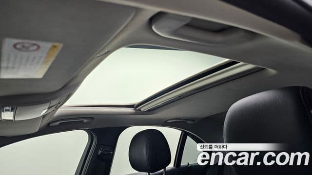 Mercedes-Benz C-Class 2019 — ფოტო 19/20