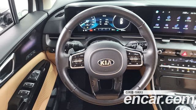 Kia Carnival 2020 — ფოტო 13/20