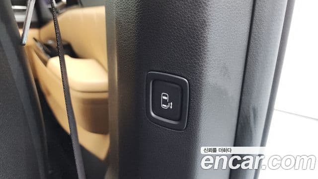 Kia Carnival 2020 — ფოტო 18/20