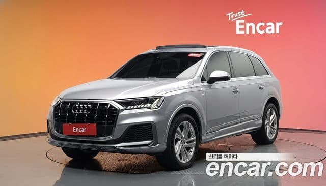 Audi Q7 2021 — Фото 1/20