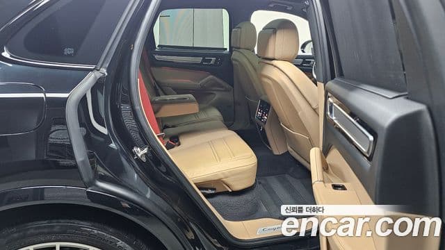 Porsche Cayenne 2022 — Photo 13/20