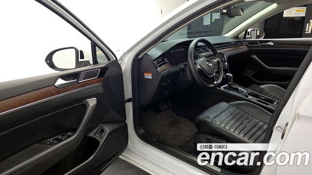 Volkswagen Passat GT 2018 — Şəkil 10/20